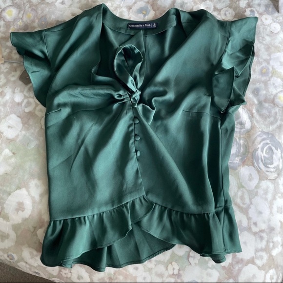 Abercrombie- green satin blouse - Picture 1 of 2